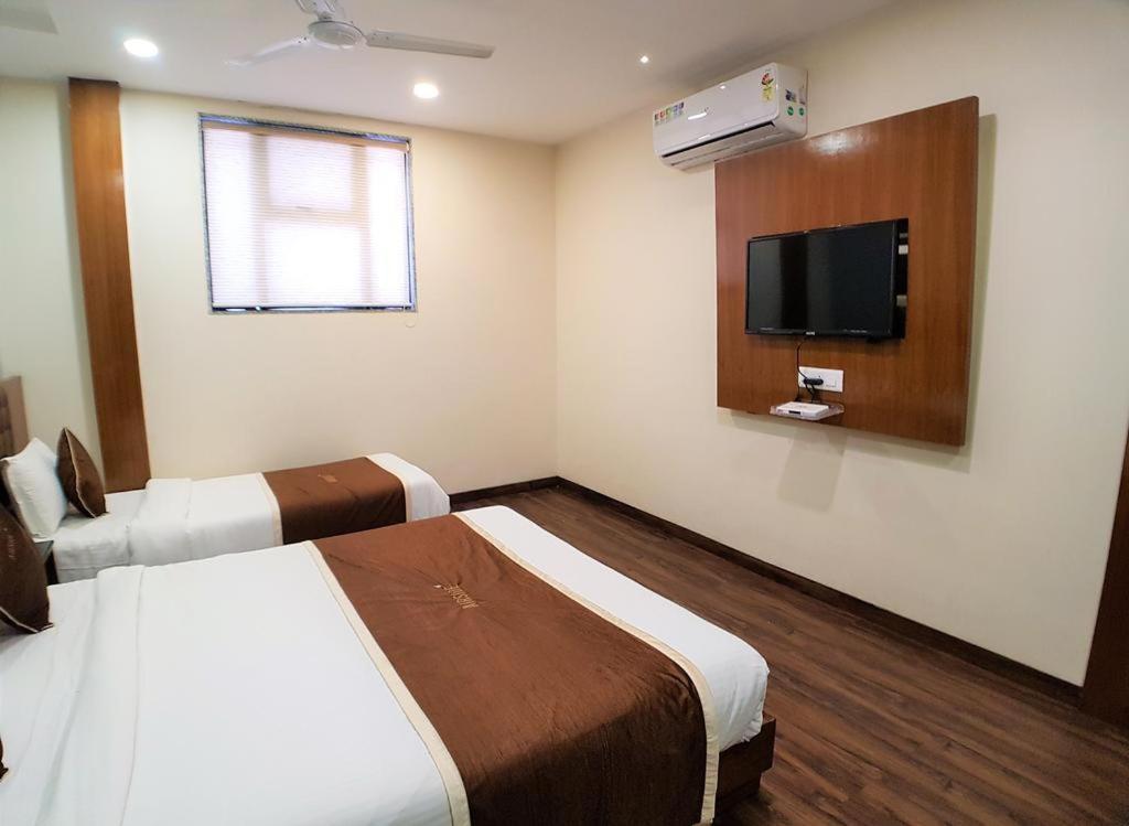 โอโย 11015 โฮเต็ล แอร์ไซด์ Hotel มุมไบ ภายนอก รูปภาพ