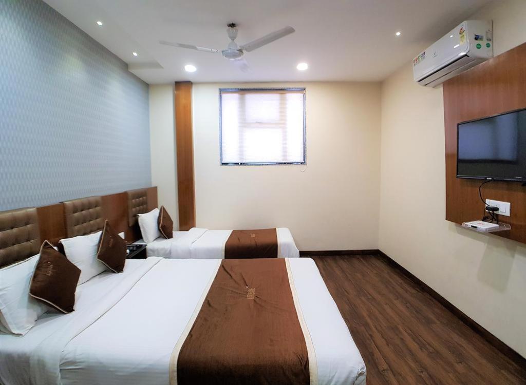 โอโย 11015 โฮเต็ล แอร์ไซด์ Hotel มุมไบ ภายนอก รูปภาพ